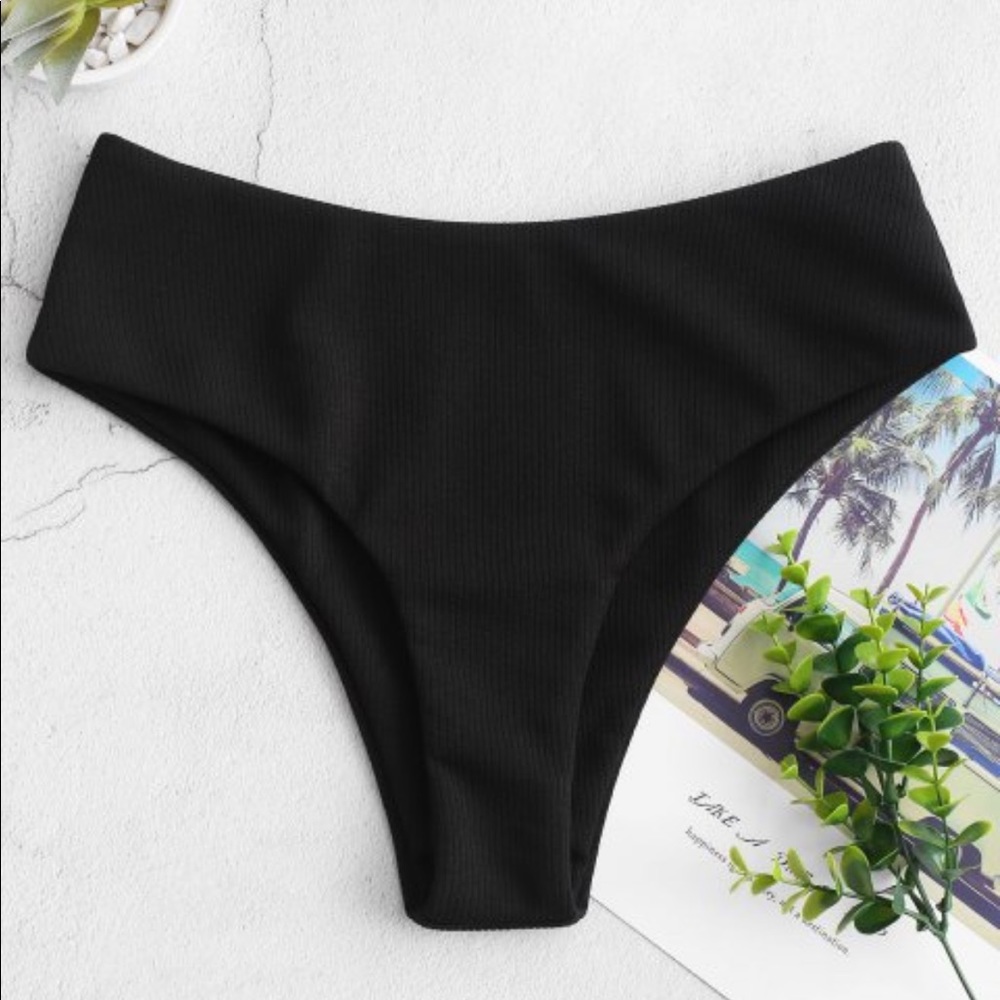Mid rise bikini bottom